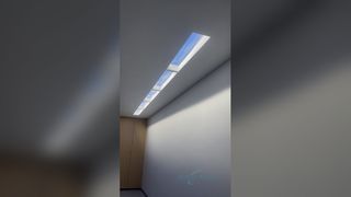 スマートな人工天窓でオフィスを変革 |概日リズム照明