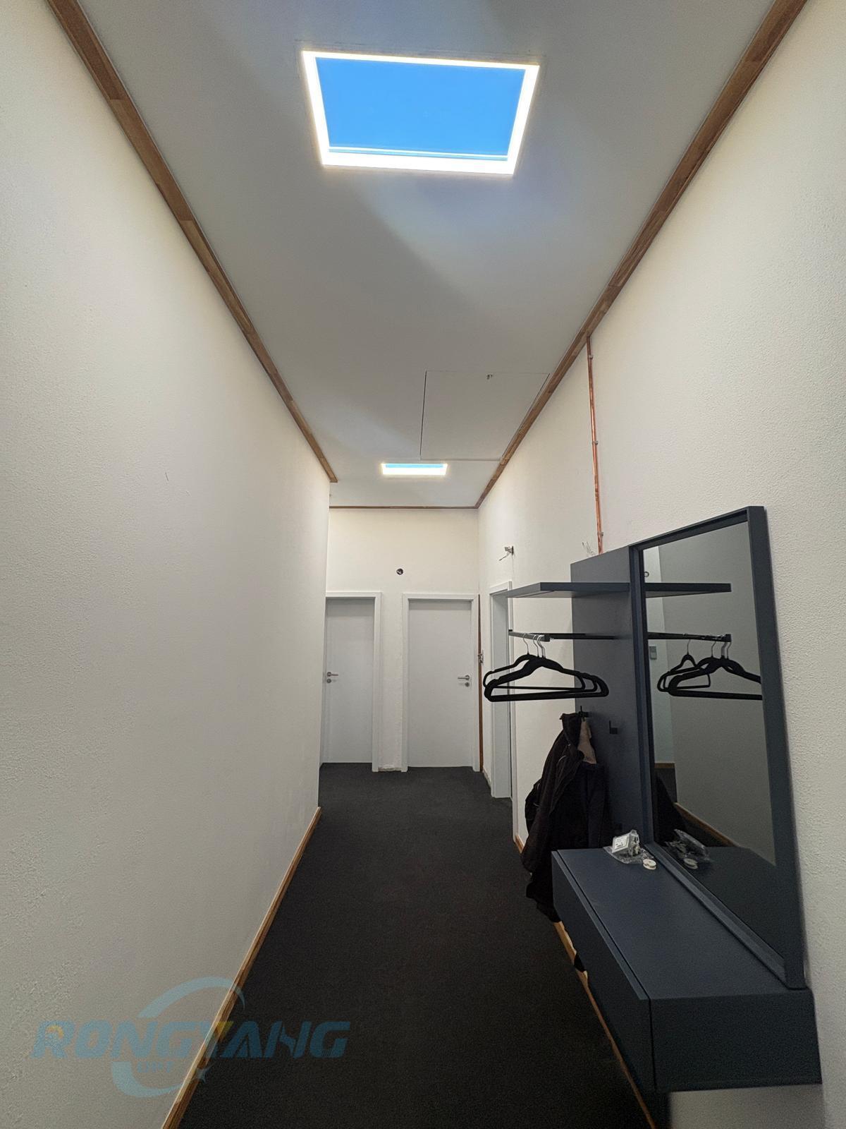 最新の企業ブログについて 長い廊下と窓のない廊下用の天窓